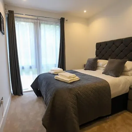Apartment Stylish 2 Bedroom And Terrace Sleeps 4