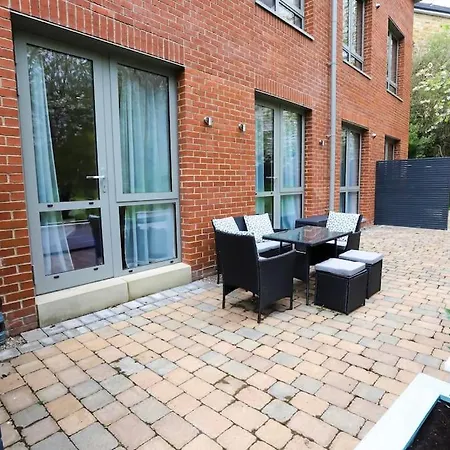 Stylish 2 Bedroom And Terrace Sleeps 4 * Harrogate