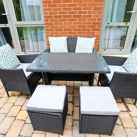 Stylish 2 Bedroom And Terrace Sleeps 4 * Harrogate