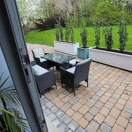 Stylish 2 Bedroom And Terrace Sleeps 4 * Harrogate
