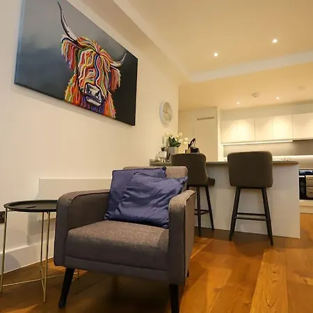 Stylish 2 Bedroom And Terrace Sleeps 4 הרוגייט