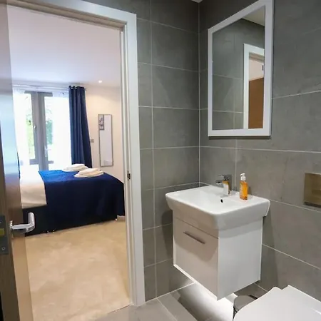 דירה Stylish 2 Bedroom And Terrace Sleeps 4 הרוגייט
