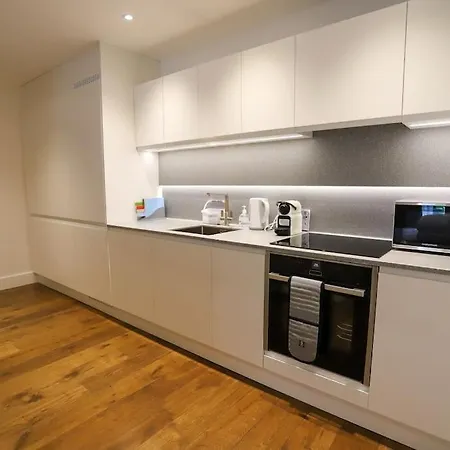 Stylish 2 Bedroom And Terrace Sleeps 4 דירה הרוגייט